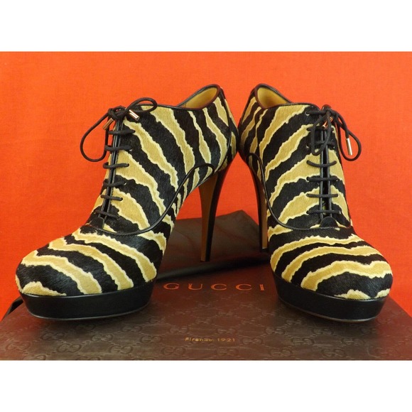 NIB GUCCI BETTY BLACK CARAMEL ZEBRA PRINT HAIR LACE UP PLATFORM ANKLE BOOTS 35.5 - Picture 7 of 12